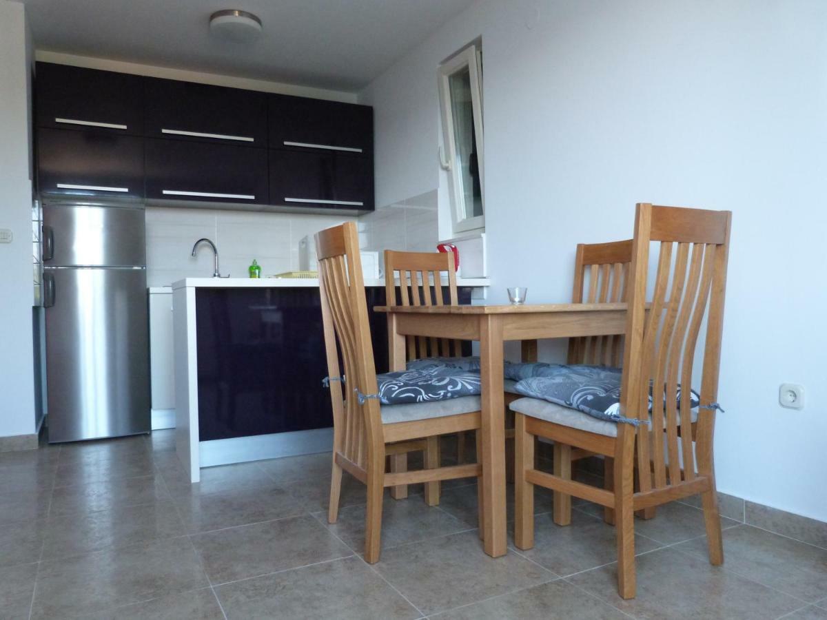 Maria Apartments Starigrad Paklenica Buitenkant foto