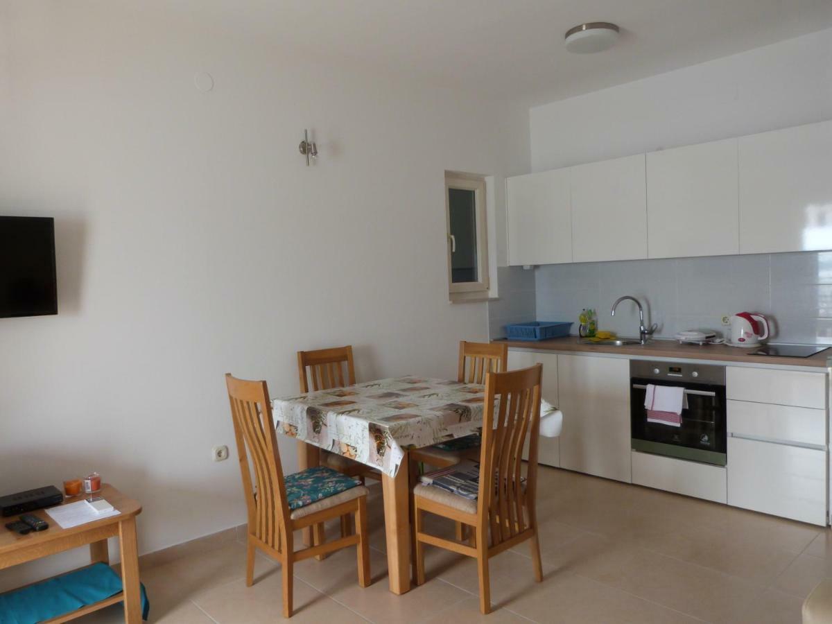 Maria Apartments Starigrad Paklenica Buitenkant foto