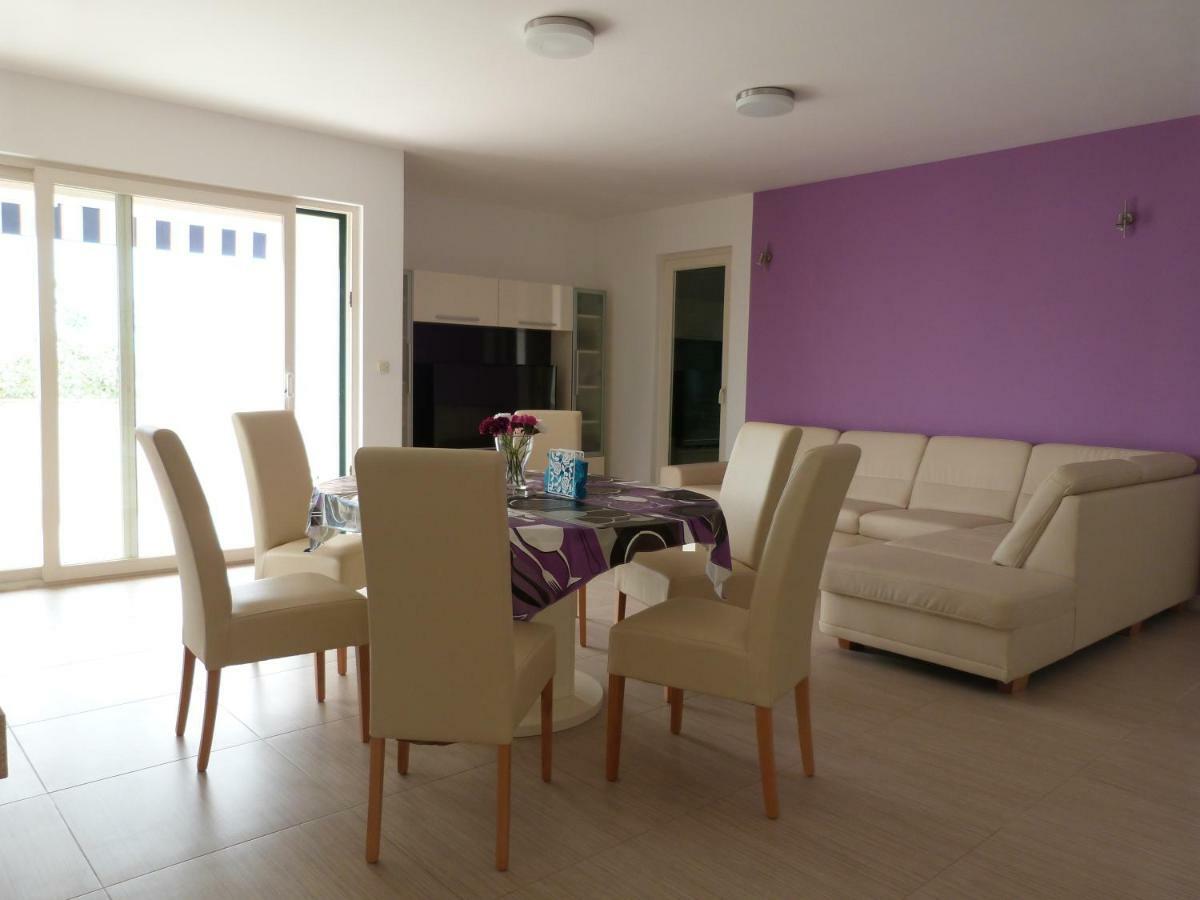 Maria Apartments Starigrad Paklenica Buitenkant foto