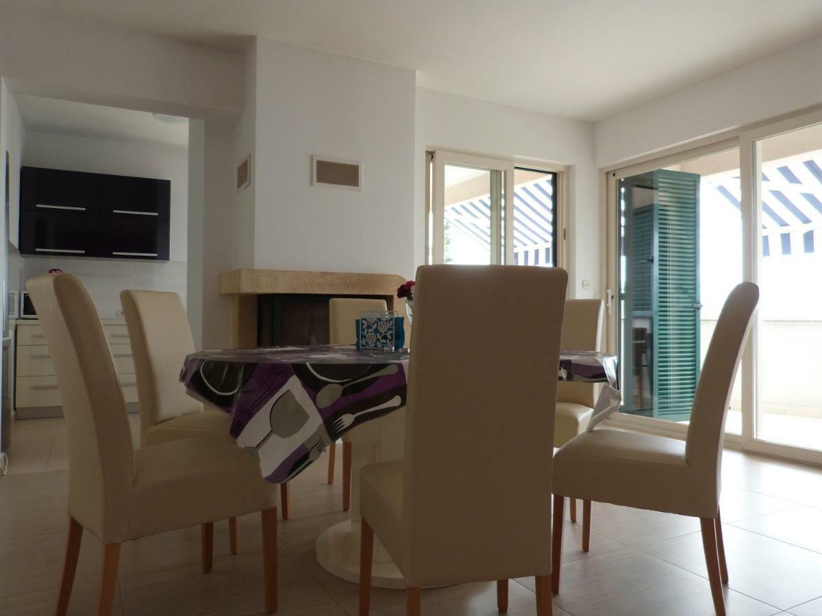 Maria Apartments Starigrad Paklenica Buitenkant foto