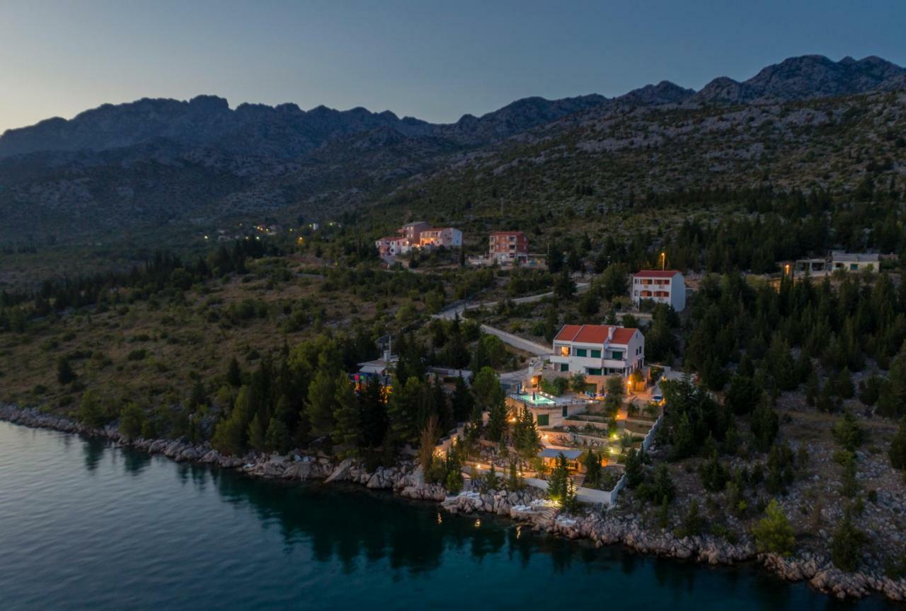 Maria Apartments Starigrad Paklenica Buitenkant foto
