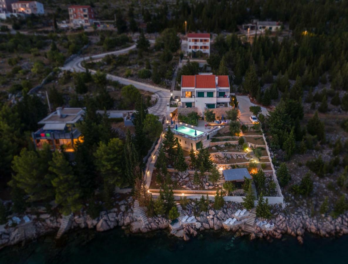 Maria Apartments Starigrad Paklenica Buitenkant foto