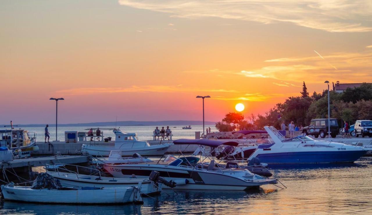 Maria Apartments Starigrad Paklenica Buitenkant foto