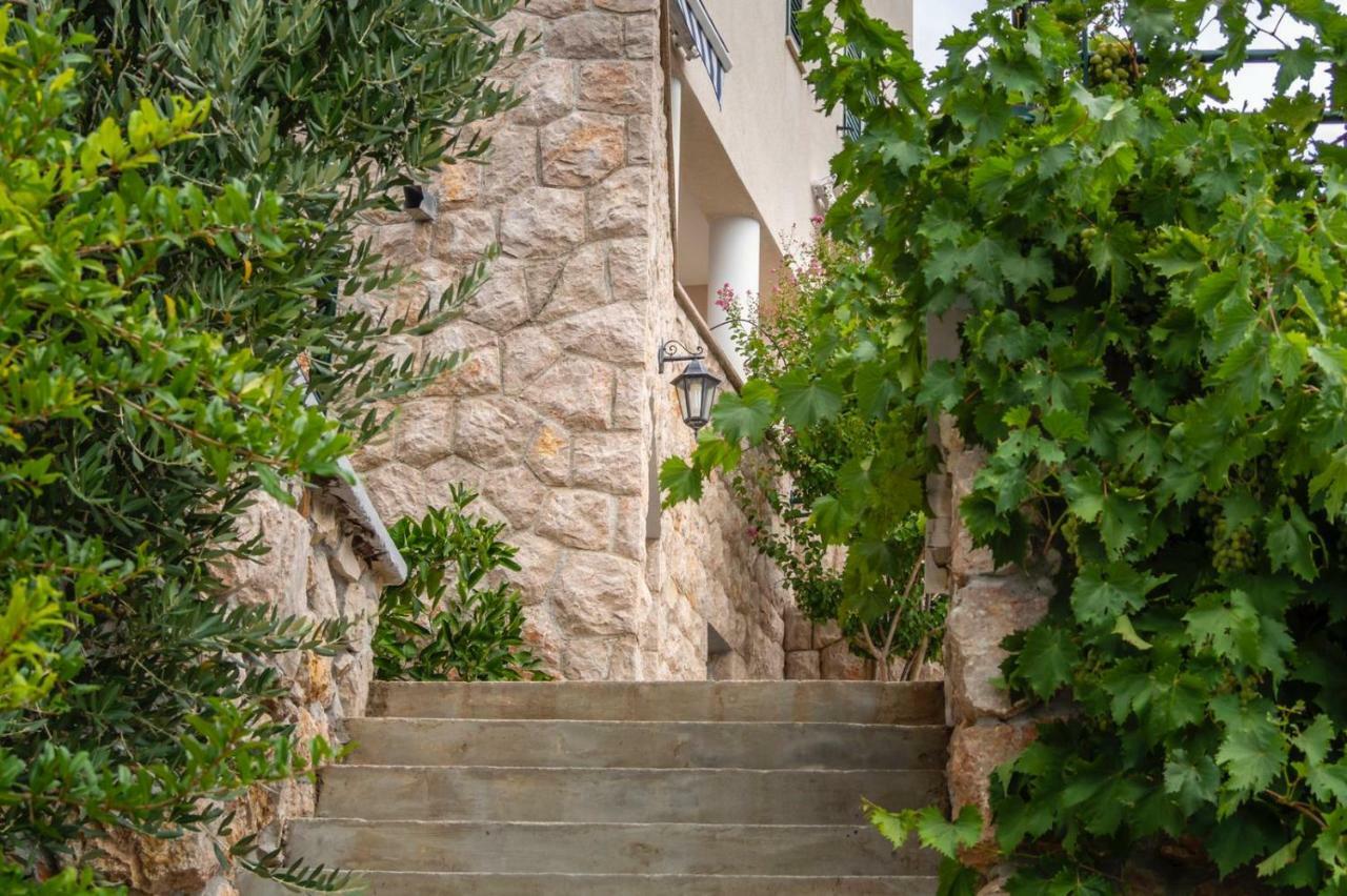 Maria Apartments Starigrad Paklenica Buitenkant foto